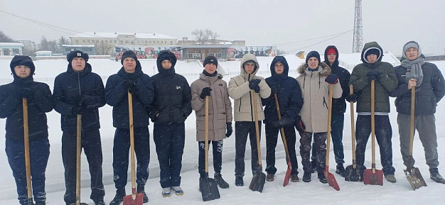 В Ивановской области студенты помогают пенсионерам и инвалидам чистить снег